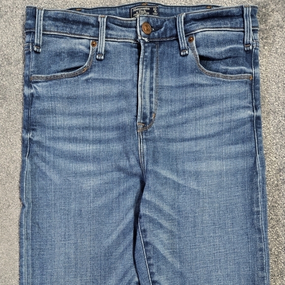Abercrombie & Fitch Simone High Rise Ankle Flare Jeans Raw Hem Cropped - Picture 4 of 10
